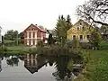 Huizen aan de vijver in Ratiboř