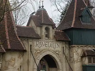De stadspoort tot Raveleijn, zoals weergegeven in de Efteling
