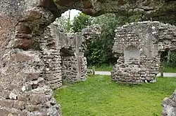 De toegang en het apodyterium met niches