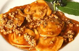 Ravioli met vlees van de helmparelhoen, Versilia