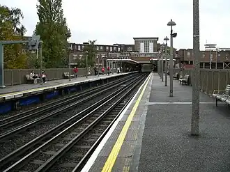 Het station gezien uit het westen.