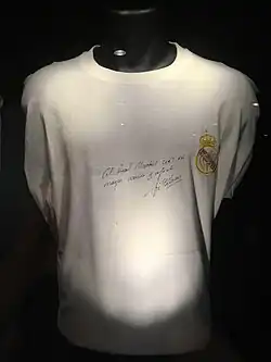 Het wedstrijdshirt gedragen door Di Stéfano tijdens de Europacup I-finale tegen Stade de Reims in 1956