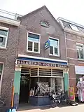 Tweelaags winkel/woonhuis