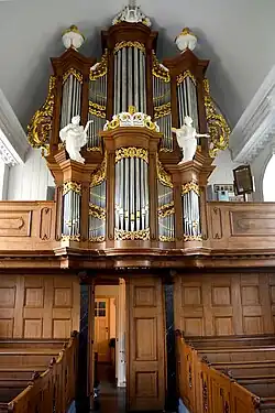 Interieur met orgel
