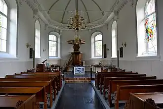 Interieur met preekstoel