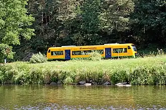 Regio-Shuttle langs de Regen op weg naar Miltach (2015)