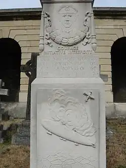 Zijn grafsteen op Brompton cemetery te Londen