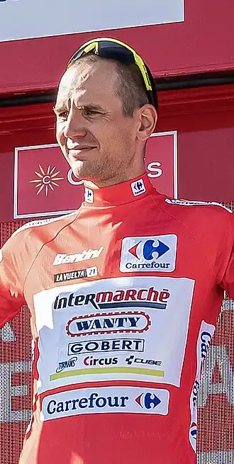 Taaramäe in de leiderstrui, Ronde van Spanje 2021.