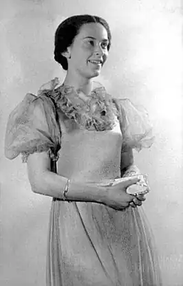 Reina Prinsen Geerligs in haar eerste cocktailjurk