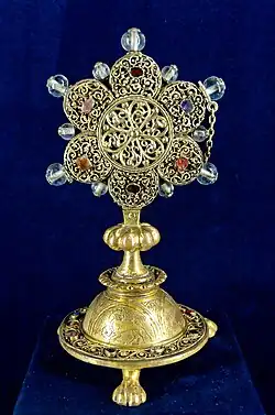 Relikwie van edelsmeedkunst ingelegd met saffieren (ca. 1220-1230)