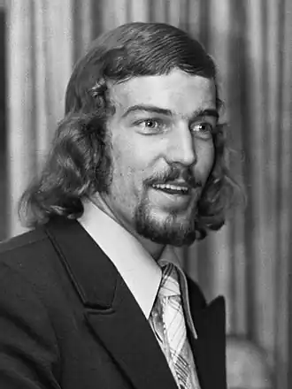 22-8-1974. René Notten bij KNVB i.v.m. transfer FC Twente naar Ajax.