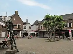Renkum, straatzicht met kerktoren