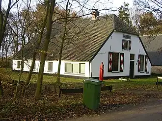 De boerderij Jonkershoeve waar twee Joodse kinderen werden aangehouden. Hun ouders gaven zichzelf aan na het horen van het nieuws. Alle gezinsleden werden drie maanden later vergast in Auschwitz.