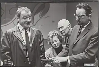 Boulevard (KRO, 1963). V.l.n.r. Johnny Kraaykamp sr., Marjan Berk, Deef Goubitz en Gerard Heystee