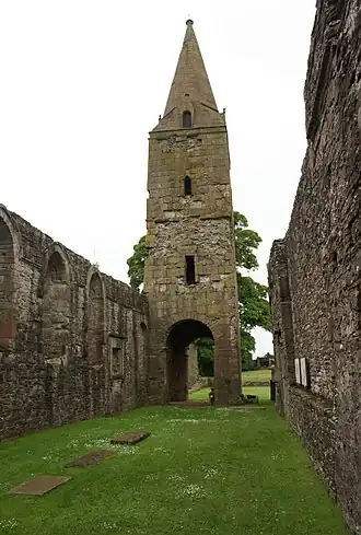 Vanuit het koor kijkende richting de toren en het schip.