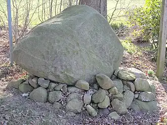 (2) De Näpfchenstein „Teufelsstein“ (een napjessteen)