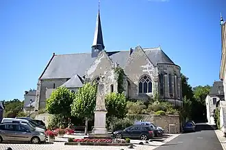Église Saint-Médard met gedraaide toren