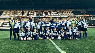 Jeugdspelers KSV BWO met Reuven Niemeijer (midden) en René Kolmschot (links)