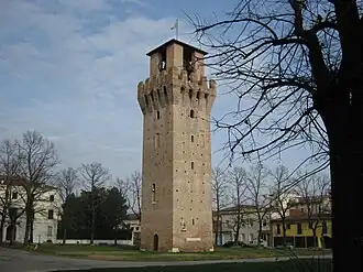 Oude kasteeltoren in Revere
