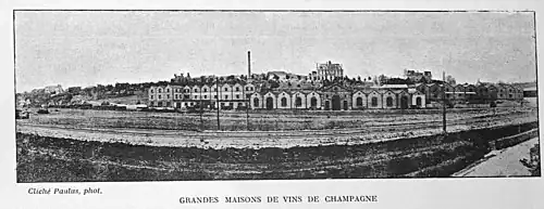 Zicht op de gebouwen vanaf de spoorlijn in 1900