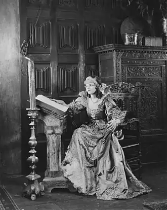 Vera Reynolds in The Road to Yesterday