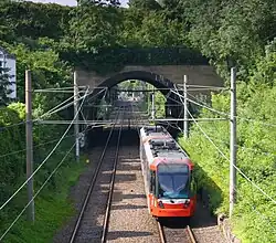 Zesassige sneltram op de spoorlijn Keulen-Bonn.