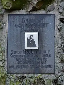 Gedenkplaat voor Gilbert Vandeweerdt aan de Lourdesgrot