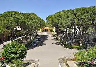 Het dorpsplein van Eleousa, gezien van bij de kerk