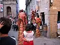 MIT 2003. Kindertheater op de straat. Plaza Mayor in Ribadavia