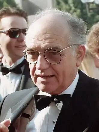 Richard Dysart (1988)