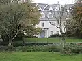 Een der "Big Houses" in Corofin. In een niet zichtbaar bijgebouw begon de lagere school haar bestaan.