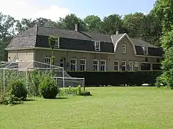 Dienstwoningen met koetshuis