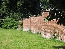 Slingermuur Het Huys ten Donck in Ridderkerk