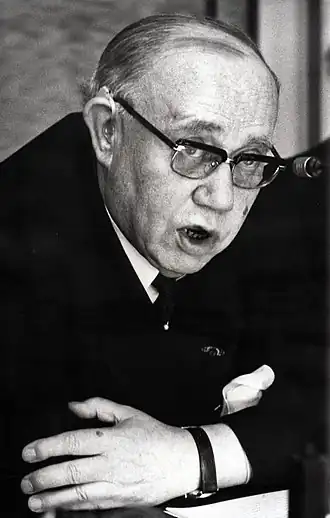 Eerste Kamerlid senator Van Riel aan het woord over buitenlands beleid. Nederland, Den Haag, 27 april 1976.