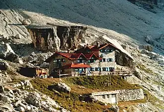 Rifugio Silvio Agostini vanaf de Madonna del Capriolo-kapel