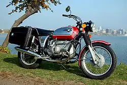 R 75/5 uit 1973: Granada Red met de kleine "Toaster"-tank