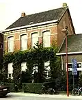 Jongensschool met onderwijzerswoning