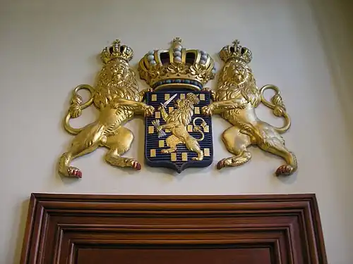 Het koninklijk wapen in het Geldmuseum in Utrecht (stad)