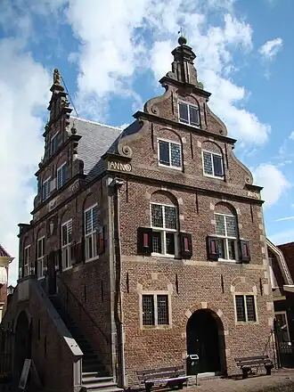Raadhuis, tevens waag