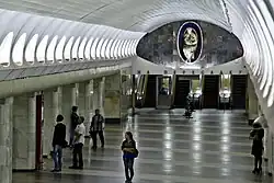 De middenhal op 4 september 2011 Op de achtergrond de verbinding met «Plosjtsjad Ilitsja»