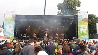 Sfeerbeeld tijdens het optreden van de Ringlandband in 2016