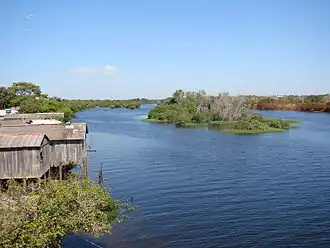 De rivier de Guaporé in Pontes e Lacerda