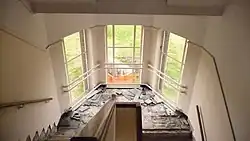 Het trappenhuis in juni 2009