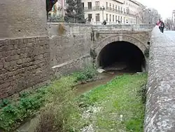 Bij de kerk Santa Ana y San Gil verdwijnt de rivier onder de grond.