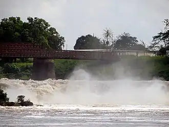 De Tshopo en de Pont Tshopo, de brug over de rivier in Kisangani voor de Route national 4