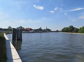 De Gouwe met op de achtergrond de Sint-Victorkerk te Waddinxveen (2022)