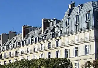 Typerende huizen met zinken mansardedaken