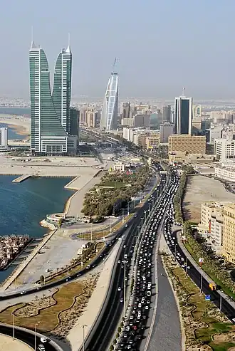 Een belangrijke verkeersader in Manama