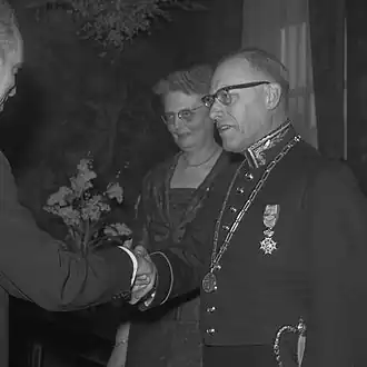Robert Lambooij in burgemeestersuniform bij zijn installatie als burgemeester van Den Bosch (1961)