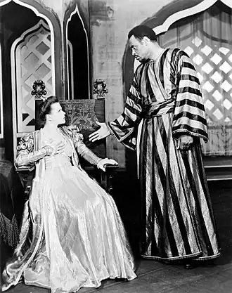 Hagen als Desdemona in Othello, met Paul Robeson in 1943/1944.